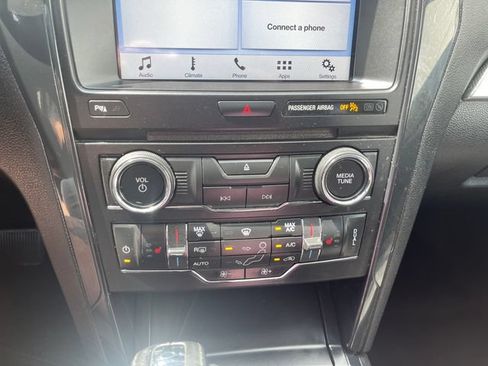 Used 2017 Ford Explorer XLT w/ Equipment Group 202A FWD image 18