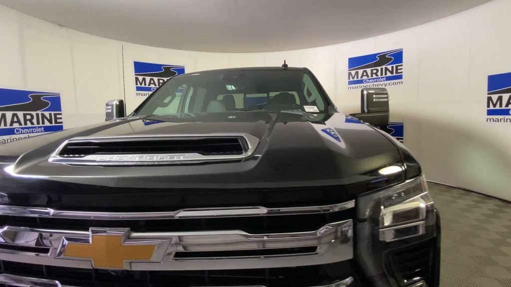 Used 2024 Chevrolet Silverado 2500 LTZ w/ LTZ Convenience Package AWD/4WD image 5
