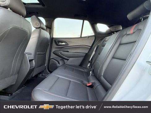 Certified 2024 Chevrolet Trax RS w/ Sunroof Package image 33