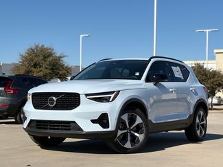 New 2026 Volvo XC40 B5 Plus w/ Protection Package Premier video 2