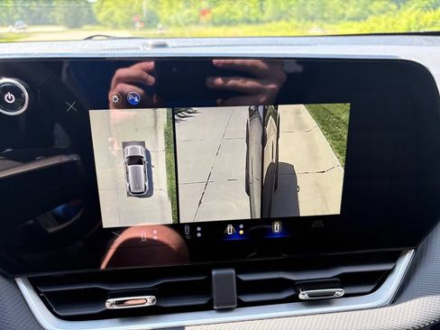 New 2026 Chevrolet Equinox LT w/ Convenience Package II FWD image 28