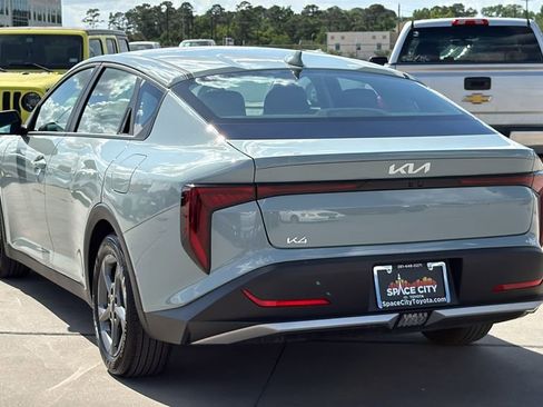 Used 2025 Kia K4 LXS image 3