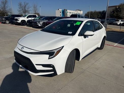 Used 2026 Toyota Corolla SE image 6