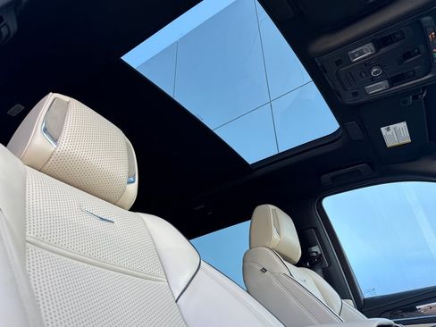 Used 2023 Cadillac Escalade ESV Premium Luxury image 18