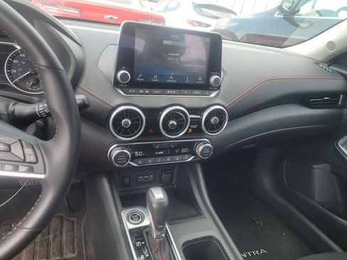 Used 2025 Nissan Sentra SR w/ Midnight Edition image 11