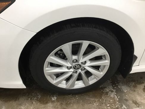 Used 2024 Toyota Camry SE FWD image 3