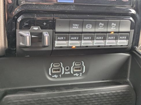 Used 2024 RAM 3500 Laramie w/ Towing Technology Group image 30