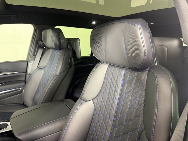Used 2026 Cadillac Escalade IQL Luxury AWD/4WD image 16