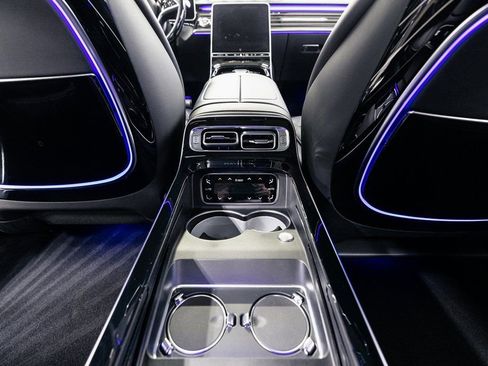 Used 2023 Mercedes-Benz Maybach S 680 4MATIC w/ Manufaktur Leather Package image 32