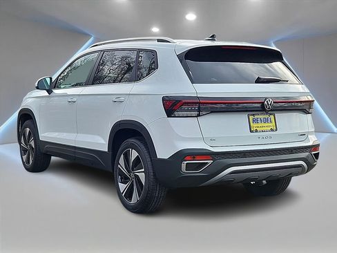 New 2026 Volkswagen Taos SE image 4