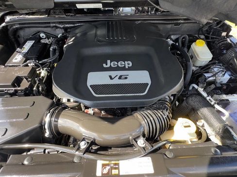 Used 2014 Jeep Wrangler Sahara w/ Dual Top Group AWD/4WD image 9