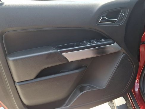 Used 2021 Chevrolet Colorado LT w/ LT Convenience Package AWD/4WD image 13