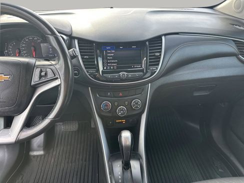 Used 2020 Chevrolet Trax LT w/ LT Convenience Package image 25