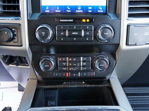 Used 2020 Ford F350 Lariat image 28