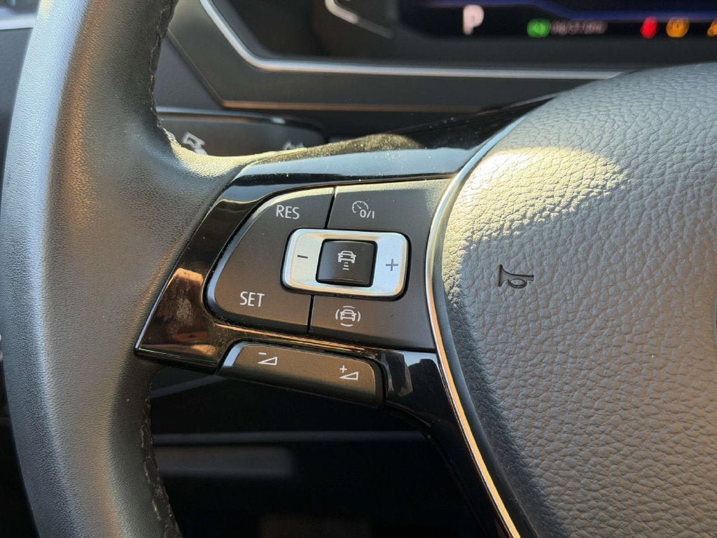 Used 2020 Volkswagen Tiguan SEL AWD/4WD image 22