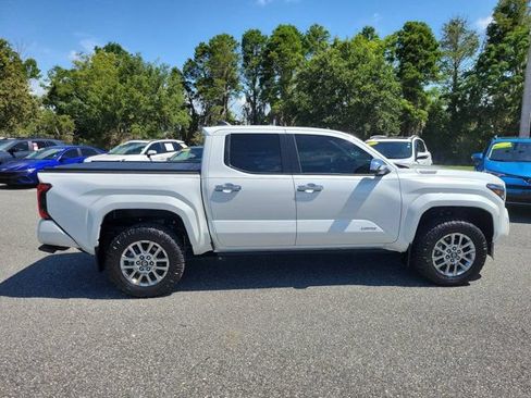 Used 2025 Toyota Tacoma Limited AWD/4WD image 9