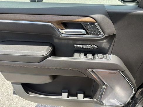 Used 2023 Chevrolet Silverado 1500 High Country w/ Technology Package AWD/4WD image 8