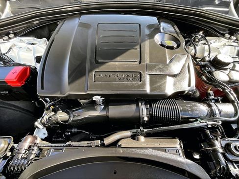 Certified 2025 Jaguar F-PACE R-Dynamic S AWD/4WD image 9