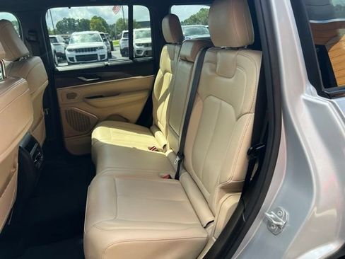 Used 2023 Jeep Grand Cherokee Limited w/ Luxury Tech Group II AWD/4WD image 19