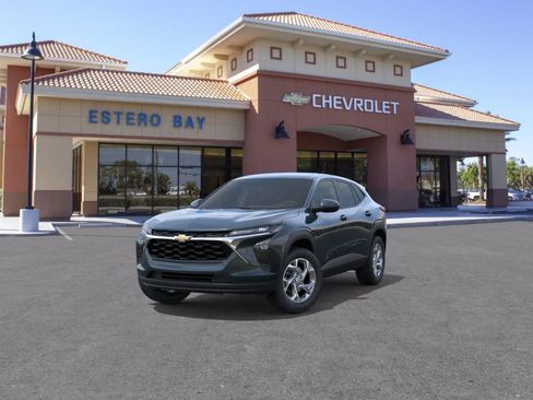 New 2026 Chevrolet Trax LS w/ LS Convenience Package FWD image 8