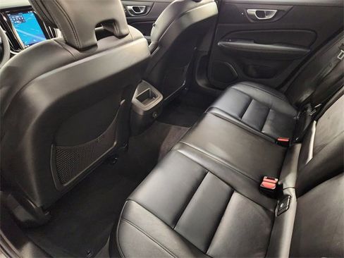 Used 2024 Volvo S60 B5 Core image 31