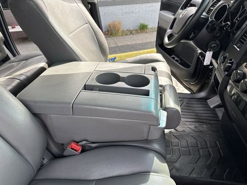 Used 2012 Toyota Tundra 4x4 Double Cab w/ Tow Pkg image 31