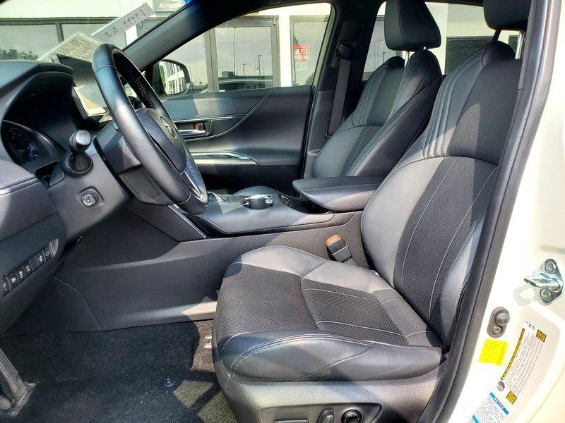 Used 2022 Toyota Venza Limited AWD/4WD image 12