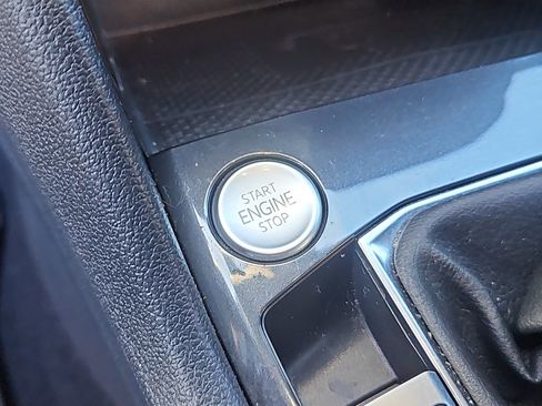 Certified 2022 Volkswagen Tiguan SE R-Line image 18