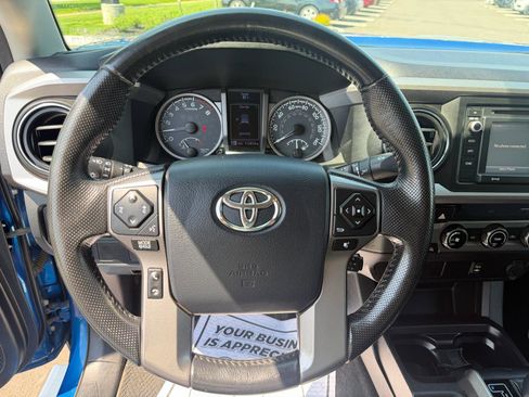 Used 2016 Toyota Tacoma SR5 AWD/4WD image 11
