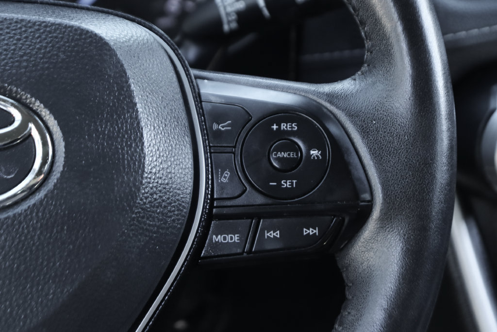 Used 2021 Toyota RAV4 XLE Premium AWD/4WD image 23