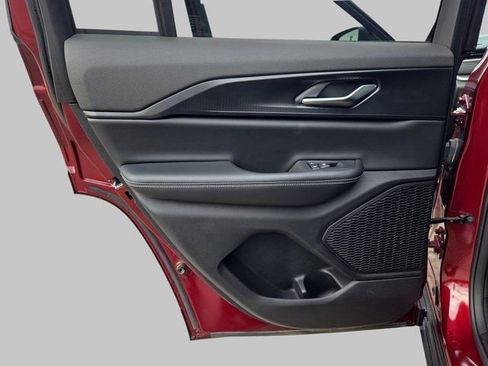 Used 2024 Jeep Grand Cherokee Laredo X image 17