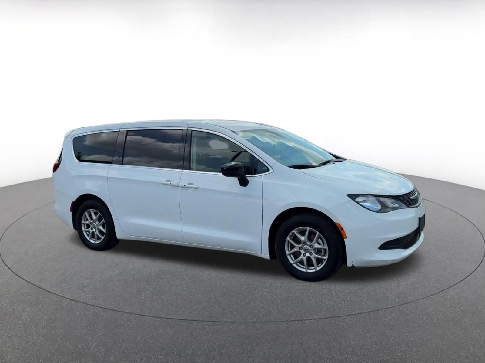 Used 2024 Chrysler Voyager LX FWD image 2