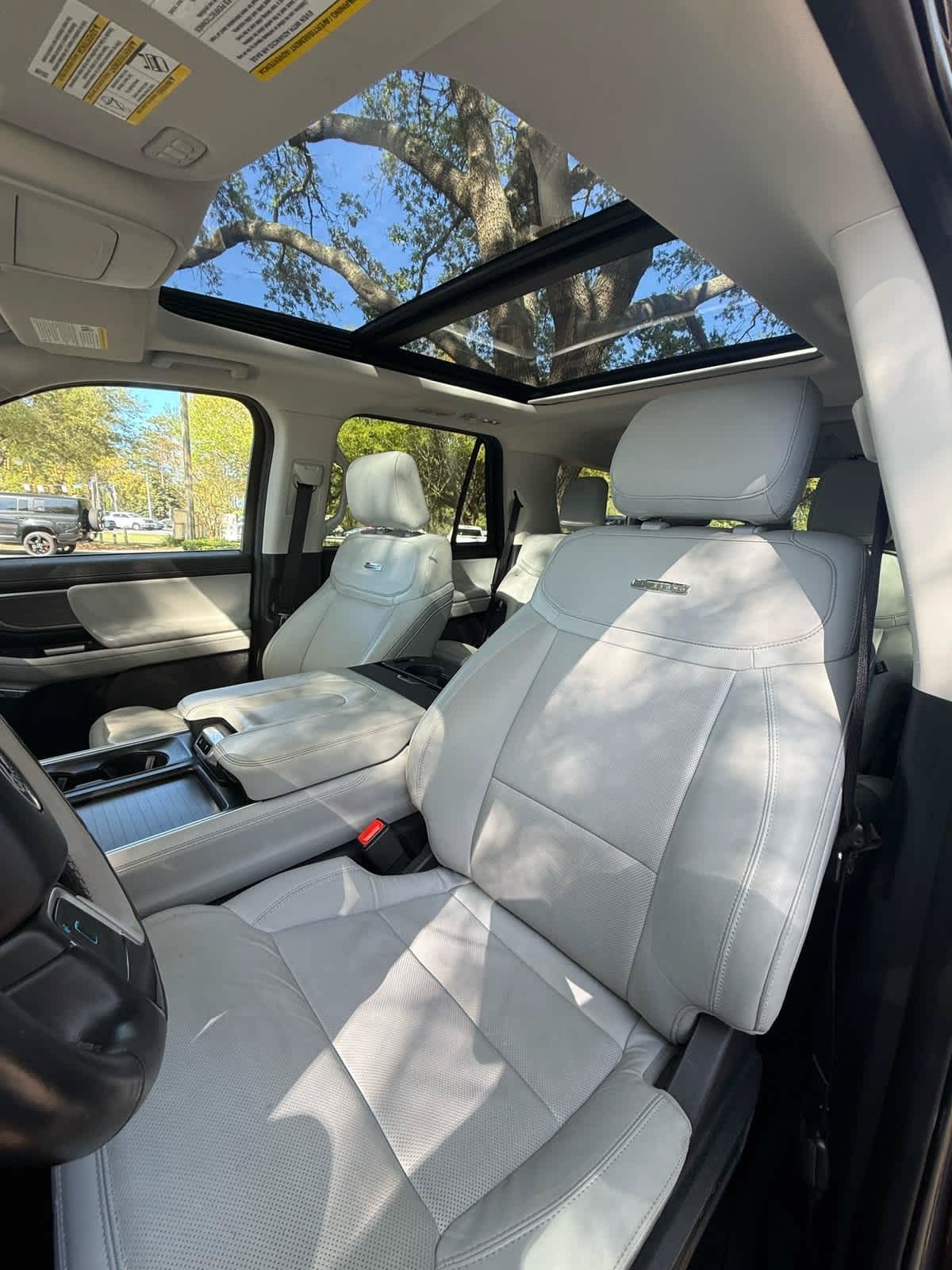 Used 2025 Ford Expedition Platinum AWD/4WD image 9