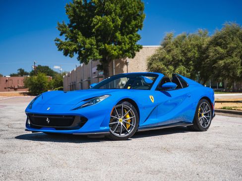 Used 2022 Ferrari 812 GTS RWD image 4