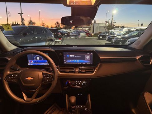 Used 2025 Chevrolet TrailBlazer LT image 33