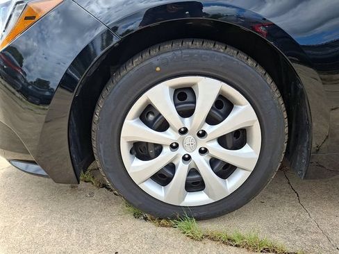 Used 2024 Toyota Corolla LE FWD image 27