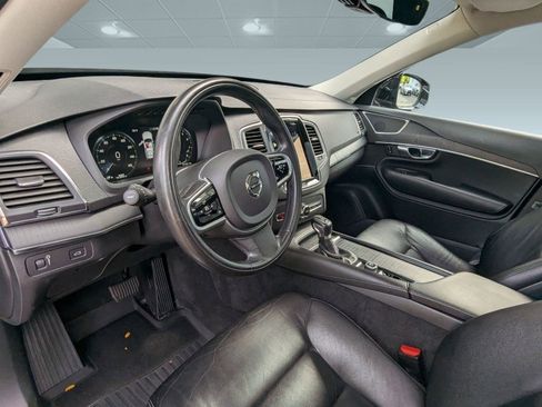 Used 2020 Volvo XC90 T5 Momentum w/ Protection Package Premier image 4