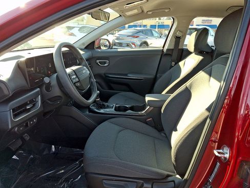Used 2025 Kia K4 LXS image 12