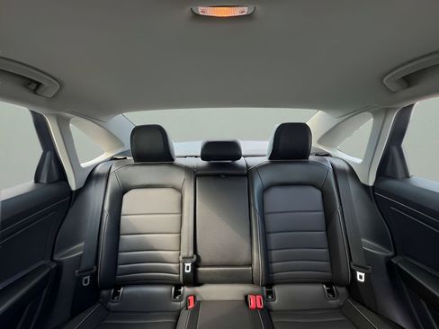 Used 2024 Volkswagen Jetta SE FWD image 9