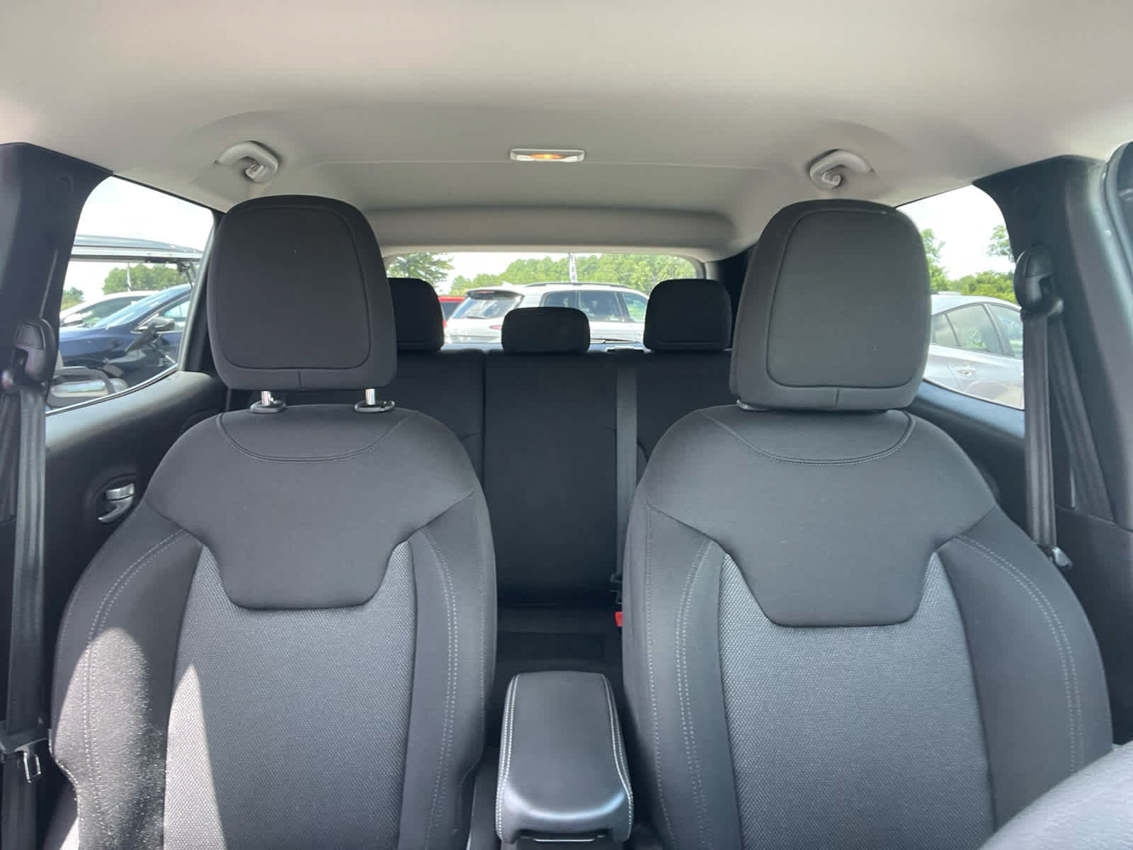 Used 2023 Jeep Renegade Latitude AWD/4WD image 28