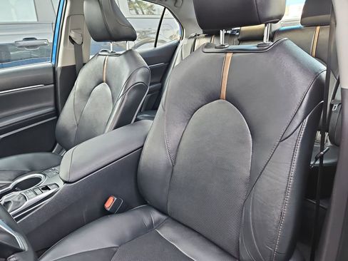 Used 2020 Toyota Camry XLE image 25