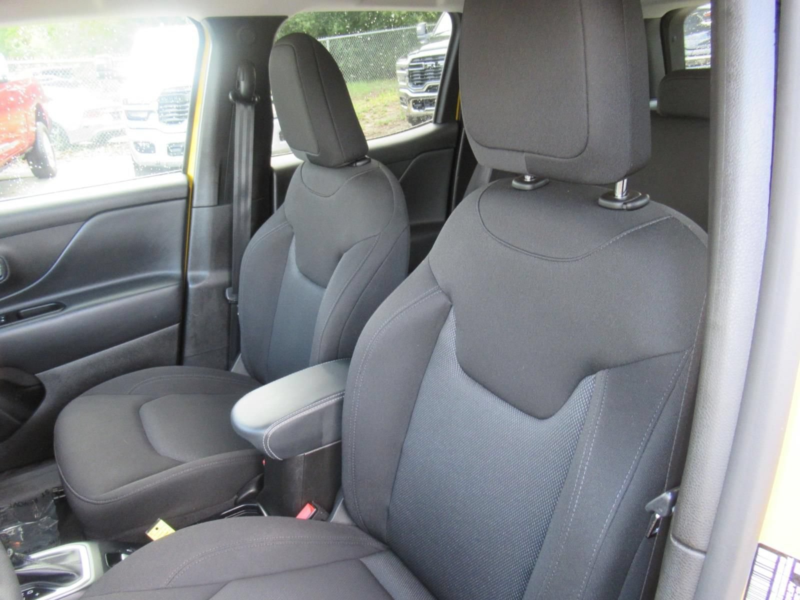 Certified 2023 Jeep Renegade Latitude AWD/4WD image 19