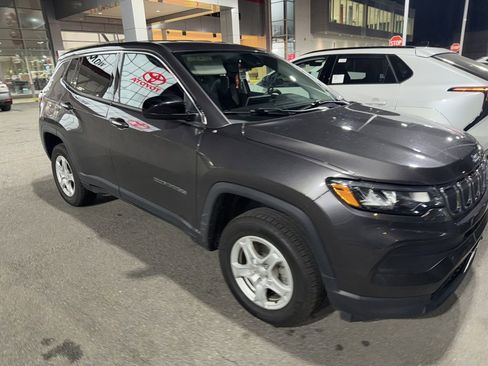Used 2022 Jeep Compass Sport image 2