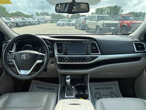 Used 2016 Toyota Highlander XLE AWD/4WD image 14