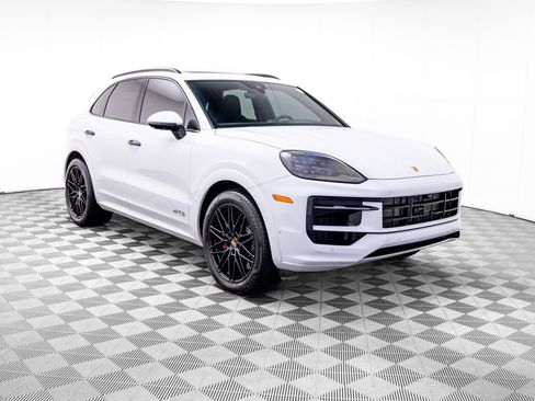 Certified 2025 Porsche Cayenne GTS AWD/4WD image 6