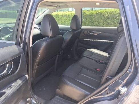 Used 2016 Nissan Rogue SL w/ SL Premium Package FWD image 9