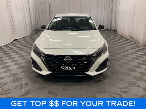 Used 2023 Nissan Altima 2.5 SR AWD/4WD image 3