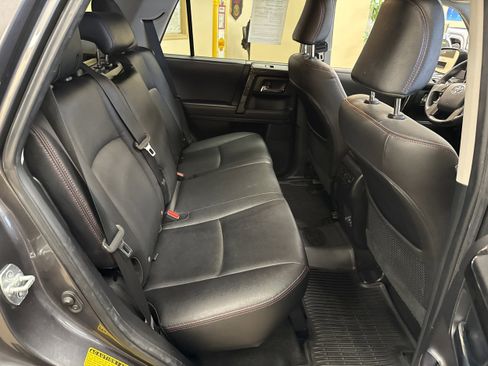 Used 2020 Toyota 4Runner Venture w/ Moonroof Package AWD/4WD image 21