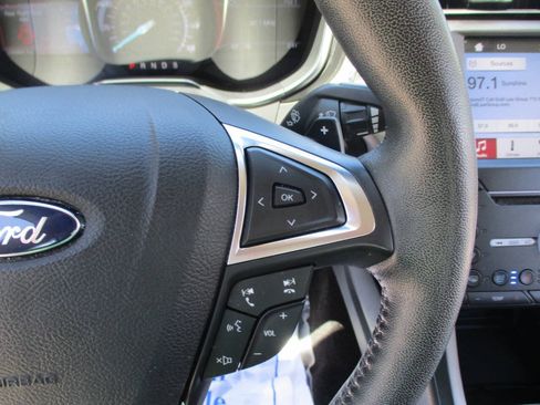 Used 2017 Ford Fusion Titanium AWD/4WD image 12