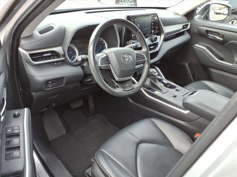Used 2022 Toyota Highlander XLE image 15